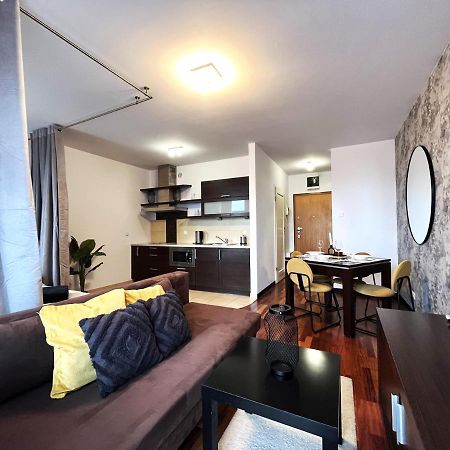 Jagielly Apartment ~ Self Check-In 24H ~ Parking & Lift 브로츠와프 외부 사진